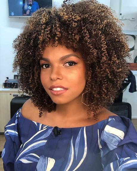 cabelos-afros-curtos-femininos-2021-27_11 Cabelos afros curtos femininos 2021