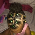 Penteados para bebês de cabelos cacheados